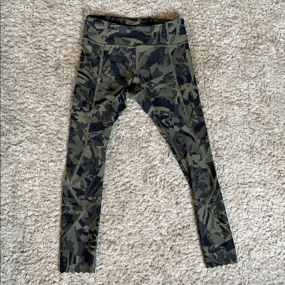 Lululemon Compression 7/8 Leggings - Size 6